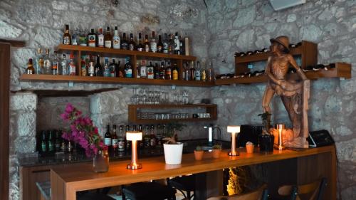 a bar with a statue sitting on top of it at Casa Alegre Alaçatı in Alacati