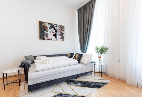 Кровать или кровати в номере Ferris wheel by Christiano Apartments