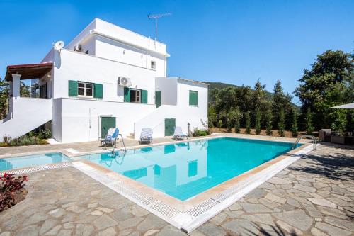 Πισίνα στο ή κοντά στο Secret Garden Villa-3BD, Pool & BBQ in Chalikounas