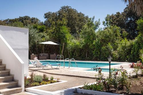 Πισίνα στο ή κοντά στο Secret Garden Villa-3BD, Pool & BBQ in Chalikounas