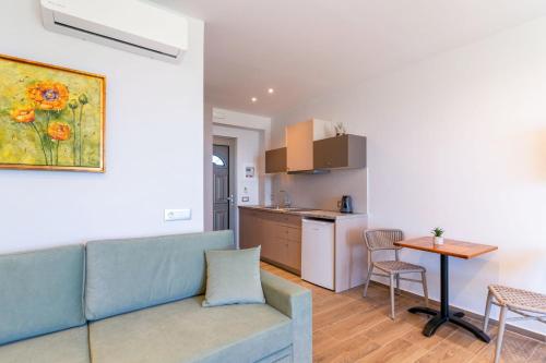 Imagen de la galería de Sea View Suites - Plaka Beach Resort, en Vasilikos