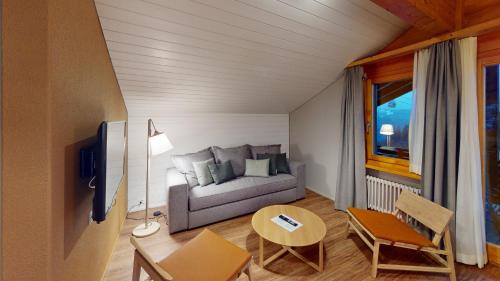a living room with a couch and a table at Reka-Feriendorf Hasliberg in Hasliberg