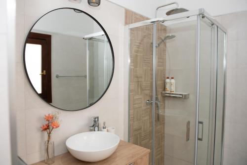 Charming & quiet apartment in Plaza del Salvador