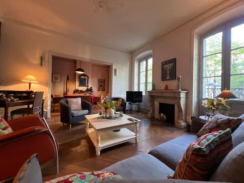 Cœur de ville, Garage privé et gratuit avec Terrasse !