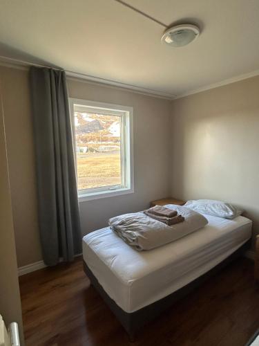 A bed or beds in a room at Fisk Club Cottages - Suðureyri angler house