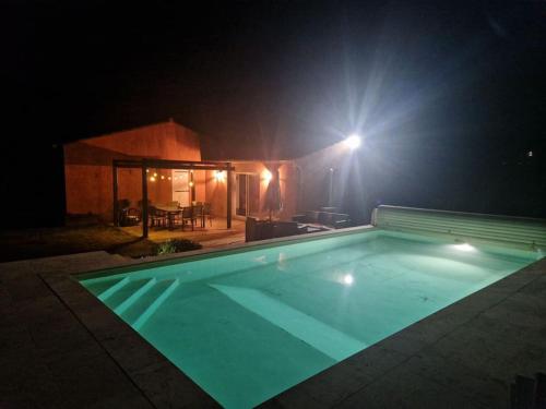 Bazén v ubytování Charmante Villa avec Piscine nebo v jeho okolí