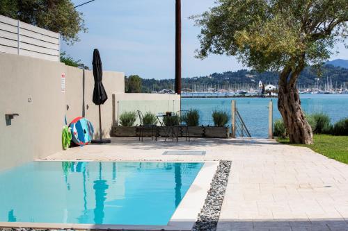 Kolam renang di atau dekat dengan White Swan Villa with Private Pool and Jacuzzi