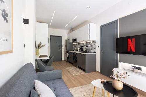 Central Modern Apartment 4