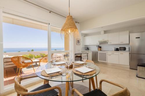 Modern beachside Penthouse with amazing sea views in Costabella, Marbella