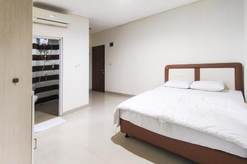 a bedroom with a bed and a wine cellar at RedDoorz Plus Near ICE BSD Minerva in Cilandak