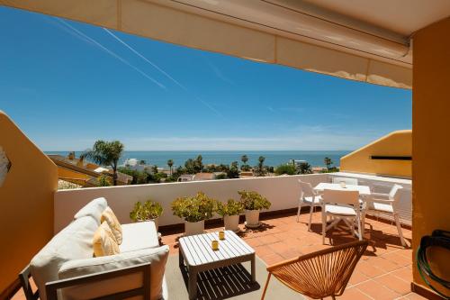 Modern beachside Penthouse with amazing sea views in Costabella, Marbella