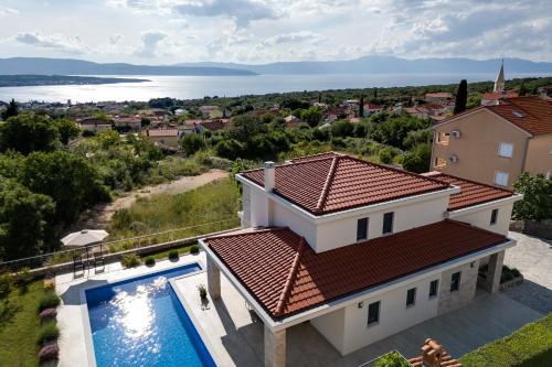Luxury villa with a pool, panoramic sea view, beach - by Traveler tourist agency Krk ID 2406