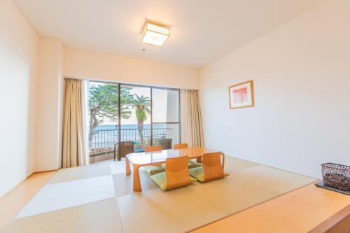Posezení v ubytování Izu Imaihama Tokyu Hotel