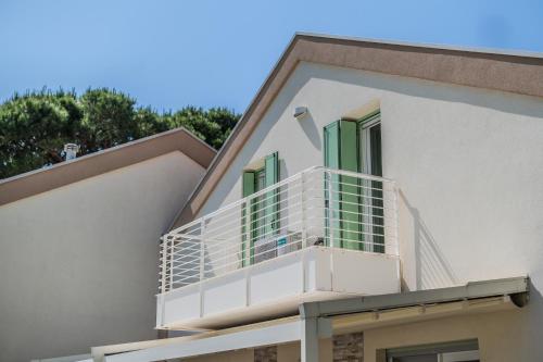 a balcony on the side of a building at Le Dune Verdi in Lido di Jesolo