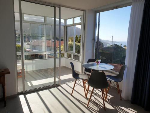 Balkoni atau teres di Exotic Ocean View Apartment