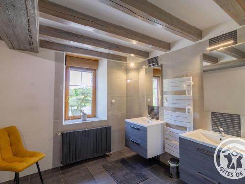 Kúpeľňa v ubytovaní Gîte Baugé en Anjou, 4 pièces, 11 personnes - FR-1-622-65