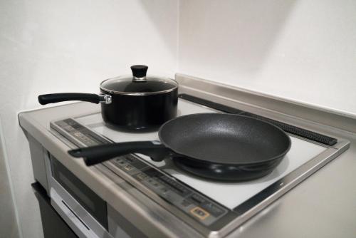 a black pan sitting on top of a stove at Musashi Condo Kanazawa in Kanazawa
