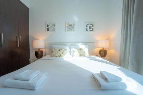 Fotografie z fotogalerie ubytování AWS Holiday Homes - Prime Apartment near the Beach v Dubaji