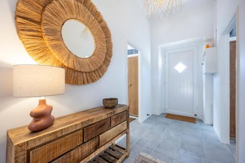 a room with a mirror and a table with a lamp at Casa Ladeira in Loulé