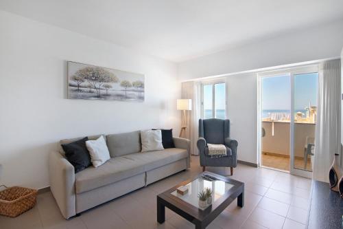 Χώρος καθιστικού στο Moderno e acolhedor com vista mar