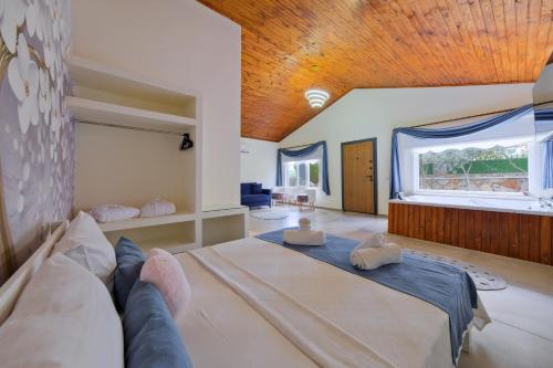 Postel nebo postele na pokoji v ubytování Larimar Suite Hotel