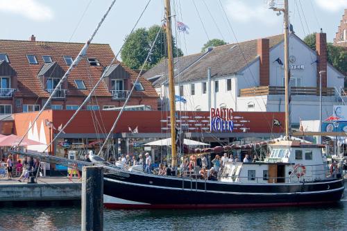 a group of people on a boat in the water at Baltic Kölln Hotel in Heiligenhafen