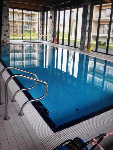 Kolam renang di atau dekat dengan Mega Lux Apartament z Basenem & Spa