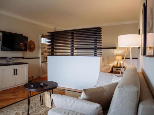 a living room with a couch and a table at App Scharbeutzchen in Scharbeutz