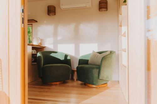 Coin salon dans l'établissement Libelle - Peaceful, Secluded Luxury with abundant wildlife and seasonal water views, on 3 private acres IN Daylesford