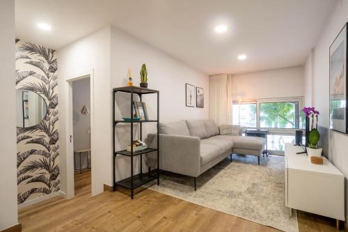 a living room with a couch and a table at OASIS Avenida da República in Vila Nova de Gaia