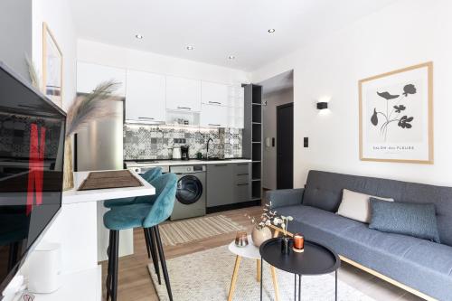 Central Modern Apartment 2
