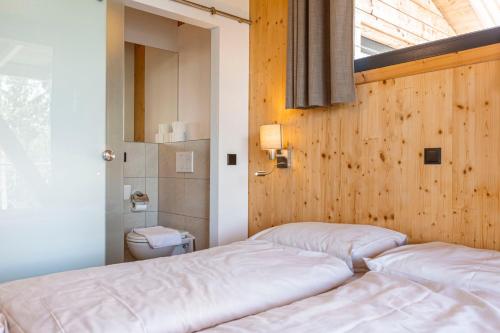 a bedroom with two beds and a toilet at Alpenchalets Reiteralm by ALPS RESORTS in Schladming