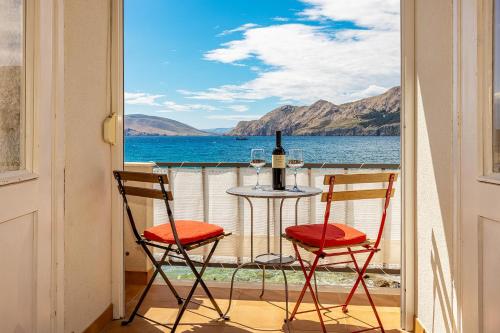 Apartment Nora by the Beach