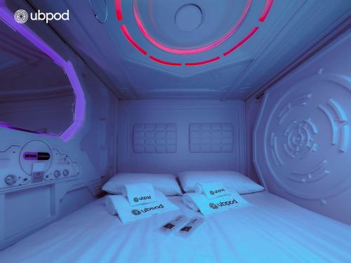 Postel nebo postele na pokoji v ubytování UBPOD- The First Capsule Hotel in Mongolia