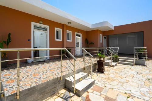 Gambar di galeri bagi Pervolia Studios Near Airport di Kremastí