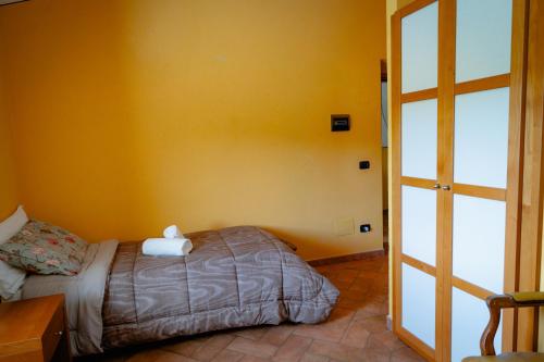 a bedroom with a bed in the corner of a room at L'Antico Gabbiano B&B in San Casciano in Val di Pesa