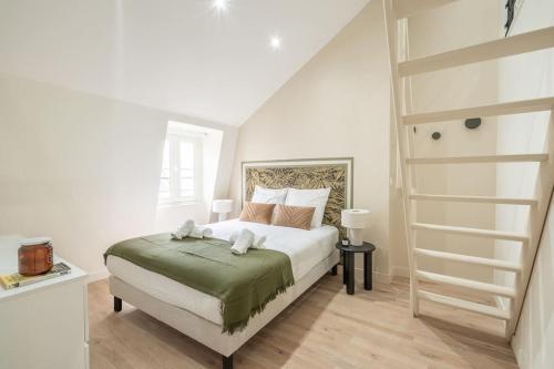 5 Two Bedrooms Champs Elysées Arc de Triomphe AC