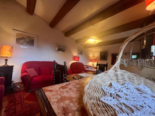 a living room with red chairs and a couch at La maison de Madeleine in Castellane