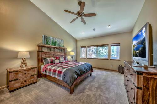a bedroom with a bed and a ceiling fan at Cubby Bear at Heavenly Tahoe - Pets in South Lake Tahoe