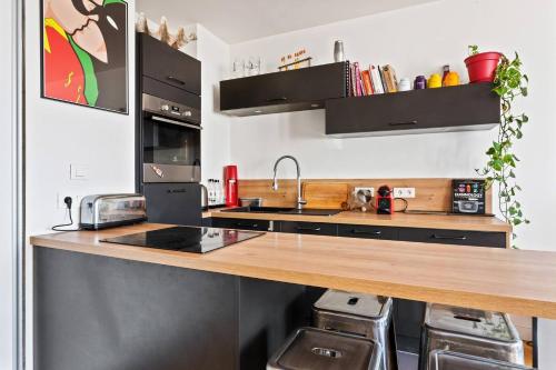 Photo de la galerie de l'établissement GuestReady - Apt Famille Chic à Paris 20 !, à Paris