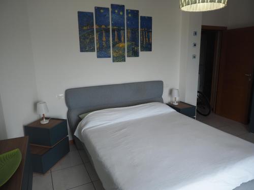 En eller flere senge i et værelse på Casa Cali Civitanova