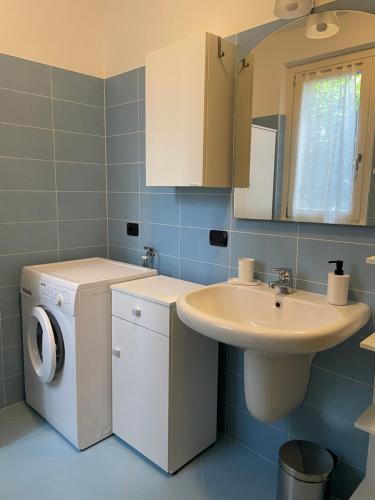 a bathroom with a washing machine and a sink at Casa Manzoni in Lenno