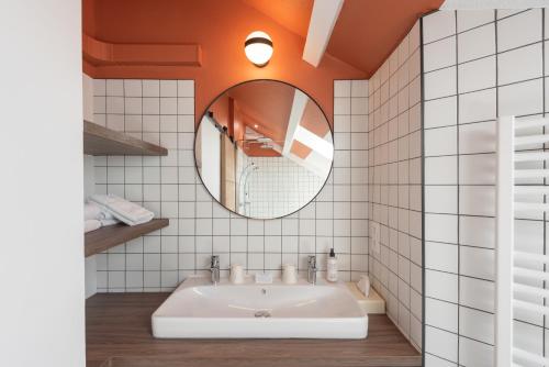 a bathroom with a sink and a mirror at Best Western Bridge Hotel Lyon East in Jons