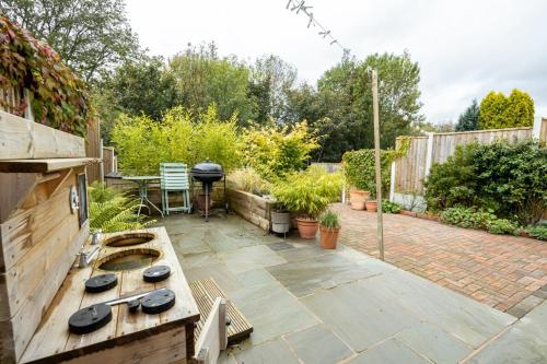 Κήπος έξω από το GuestReady - Tranquil Retreat near Bramall Hall