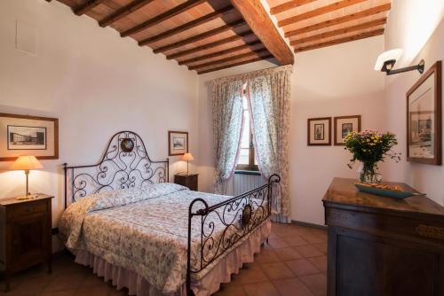 Villa Agostoli tesisinde bir odada yatak veya yataklar