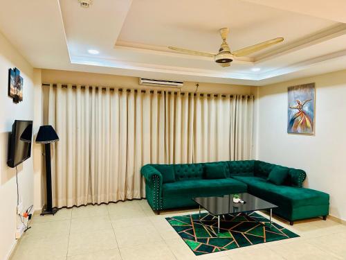 Et opholdsområde på Charming appartment in bahria hieghts