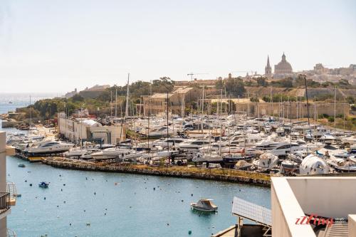 a harbor filled with lots of boats in the water at Stuart Rooms by Zzzing in Il-Gżira