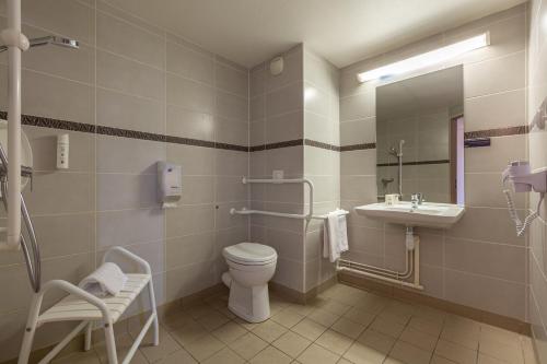 Vonios kambarys apgyvendinimo įstaigoje Ace Hotel Chateauroux Déols
