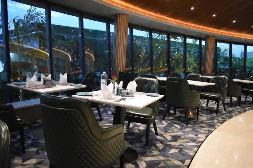 Restoran atau tempat lain untuk makan di The Maple Hotel