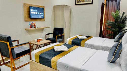 Hotel Crown Lahoreにあるベッド